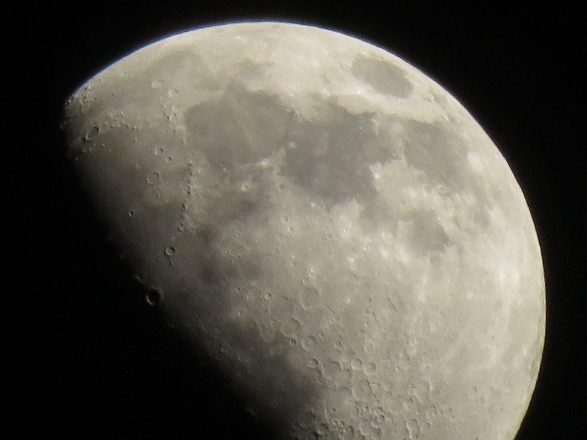 trhonymohamed's tweet photo. Moon at 64% illuminated.
Tripoli ,Libya.Sunday ,April 10th, 2022 at 8:31 PM.
#Moon
#Luna
#NasaRocket
#ObservetheMoon
#MoonHour
@MoonHour321
@TheStormHour
@ThePhotoHour
@NASAMoon
#Astronomy
#Astrophotography
#canonphotography
#photography #Moon #astronomy https://t.co/wTtgWX5bId