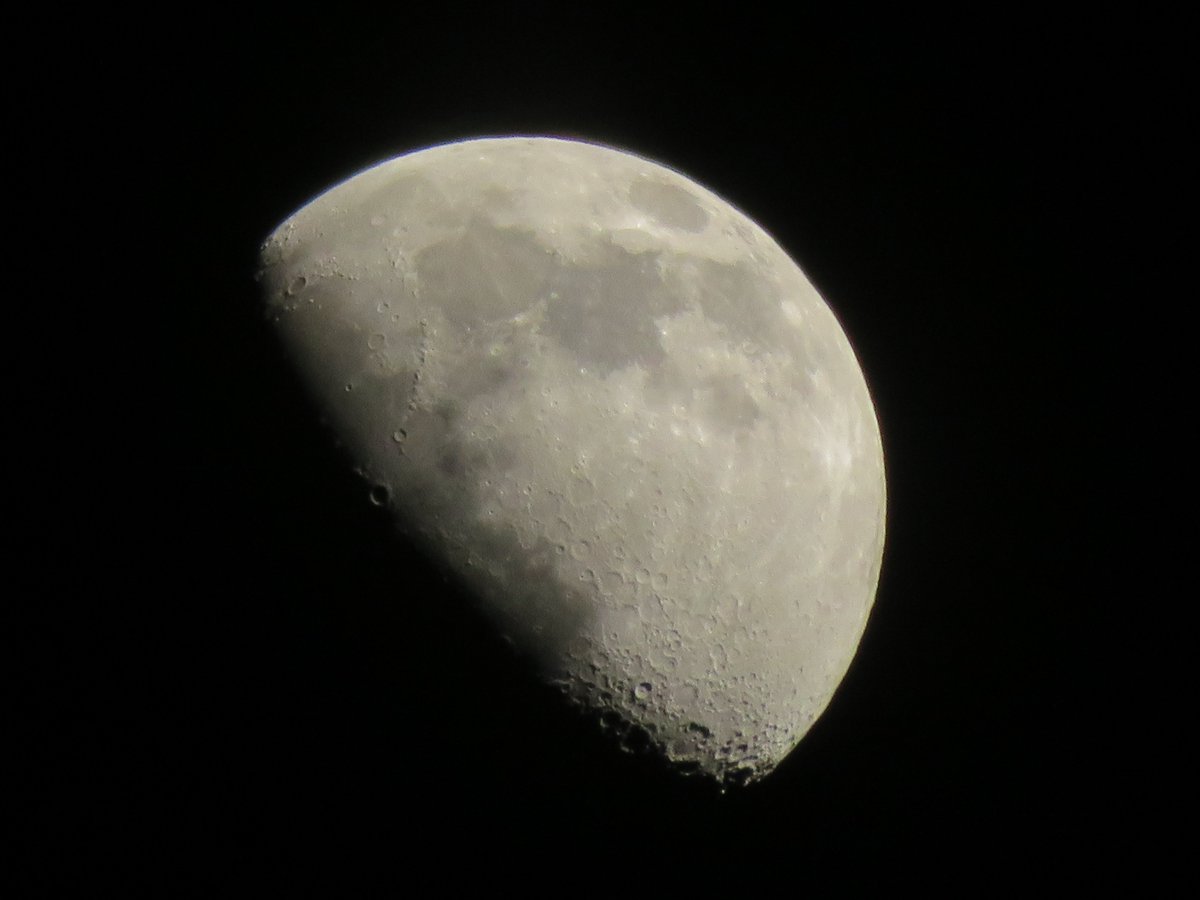 trhonymohamed's tweet photo. Moon at 64% illuminated.
Tripoli ,Libya.Sunday ,April 10th, 2022 at 8:31 PM.
#Moon
#Luna
#NasaRocket
#ObservetheMoon
#MoonHour
@MoonHour321
@TheStormHour
@ThePhotoHour
@NASAMoon
#Astronomy
#Astrophotography
#canonphotography
#photography #Moon #astronomy https://t.co/wTtgWX5bId