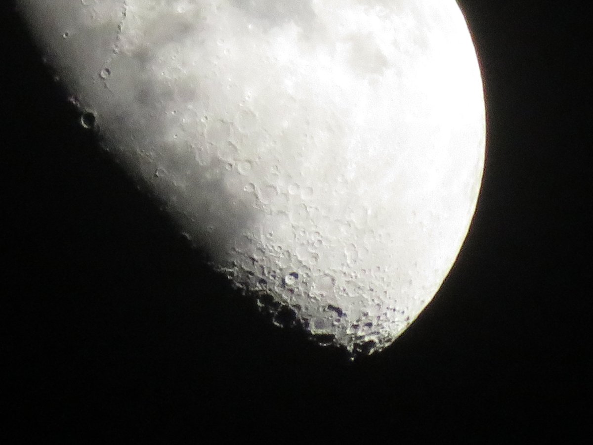 trhonymohamed's tweet photo. Moon at 64% illuminated.
Tripoli ,Libya.Sunday ,April 10th, 2022 at 8:31 PM.
#Moon
#Luna
#NasaRocket
#ObservetheMoon
#MoonHour
@MoonHour321
@TheStormHour
@ThePhotoHour
@NASAMoon
#Astronomy
#Astrophotography
#canonphotography
#photography #Moon #astronomy https://t.co/wTtgWX5bId