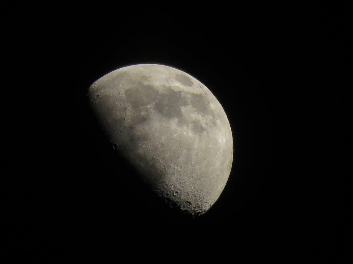 trhonymohamed's tweet photo. Moon at 64% illuminated.
Tripoli ,Libya.Sunday ,April 10th, 2022 at 8:31 PM.
#Moon
#Luna
#NasaRocket
#ObservetheMoon
#MoonHour
@MoonHour321
@TheStormHour
@ThePhotoHour
@NASAMoon
#Astronomy
#Astrophotography
#canonphotography
#photography #Moon #astronomy https://t.co/wTtgWX5bId