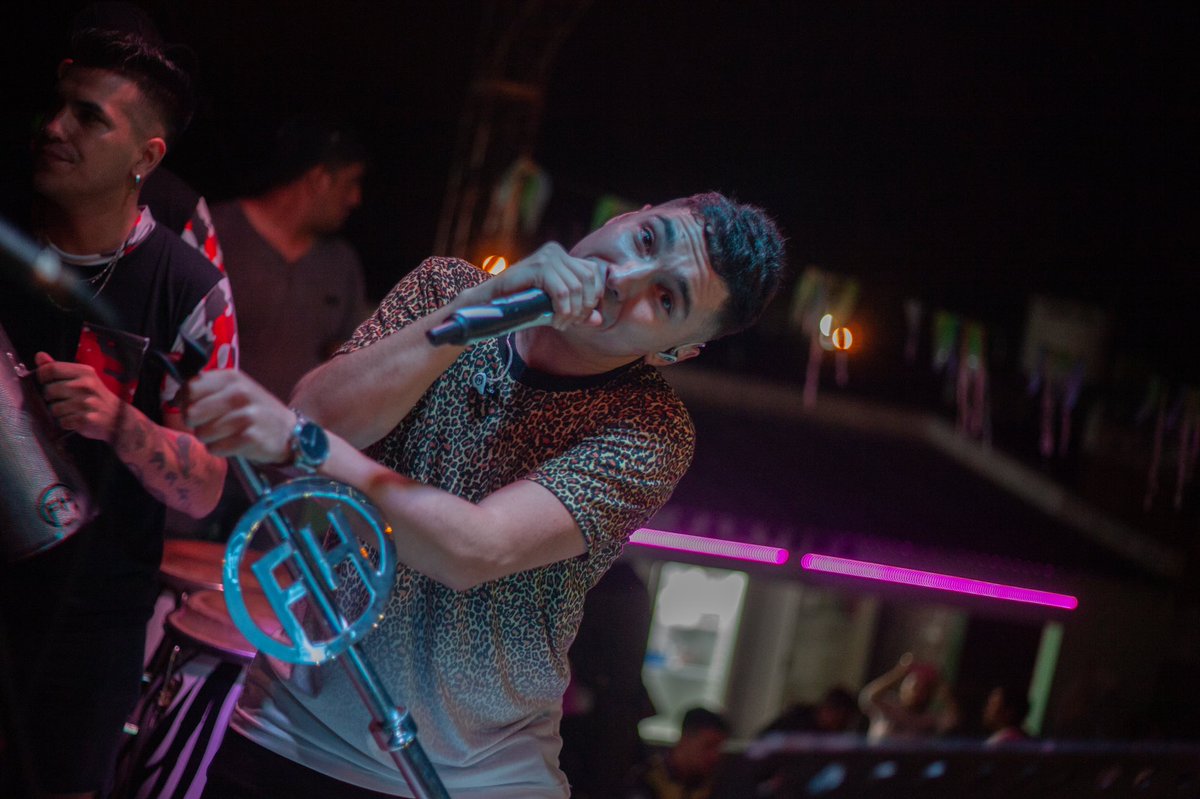 FedeHerreraOfi's tweet photo. Tremenda noche de #Sabado vivimos en una #GiraNacional única 💪🏻❤️

#ElParaiso
#QueEpoca
#Leales 

📸 @PhPablo4 

#FedeHerrera #Tour2022 https://t.co/UMpVv0yDB9