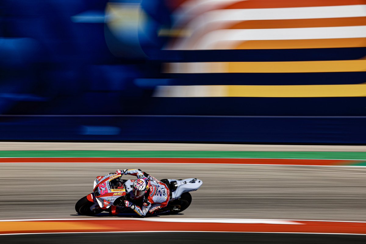 AndreaPecchia1's tweet photo. Il Predestinato sulla Bestia a colazione
La Bestia sulla #Ducati a cena
CHE DOMENICA ROSSA!
#AustralianGP #AusGP 🇦🇺 #Leclerc #Ferrari #AmericasGP 🇺🇲 #GP500 #SkyMotoGP #SkyMotori #Bastianini #UltimoGiro #BuonaDomenica #10Aprile @MotoGP https://t.co/9cvcMRgOXG