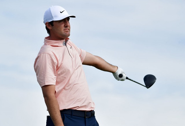 oddscheckerGolf's tweet photo. A wayward drive on 1 from Scottie Scheffler. It's his to lose and he's a best price of 4/7 to win #TheMasters 

🇺🇸 Scheffler - 4/7
🇦🇺 Smith - 5/2
🇰🇷 Im - 16/1
🇮🇪 Lowry - 50/1
🇺🇸 Thomas - 80/1 https://t.co/HXE10aZzdp