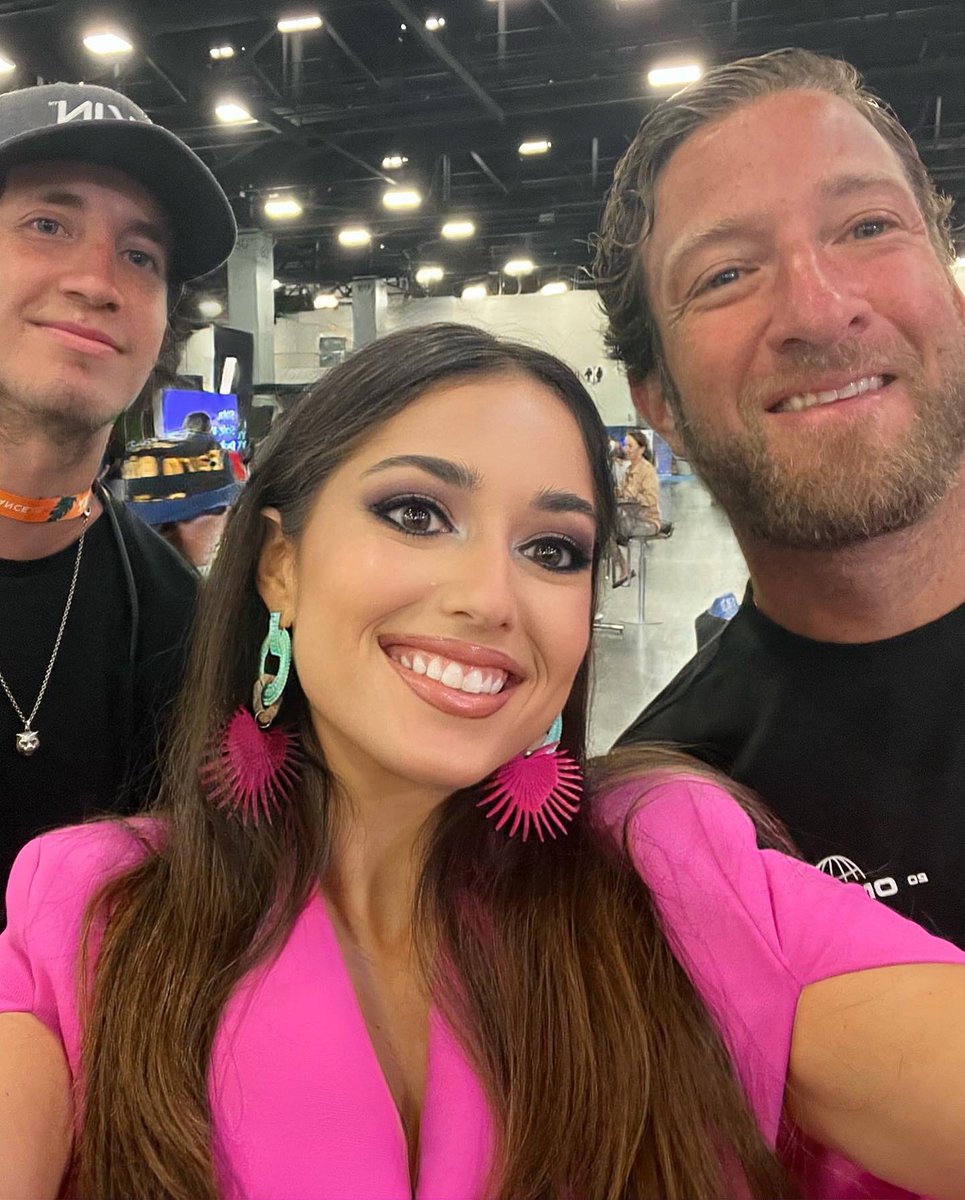 isabellasg3's tweet photo. Ten months ago, I was handing out free coffee outside the @TheBitcoinConf. This year, I’m hosting the street interviews, selling my art, meeting the coolest people, and part of the movement. Thank you @GhostofSvetski for orange pilling me. I will forever be grateful. https://t.co/DOnw5QUsQG