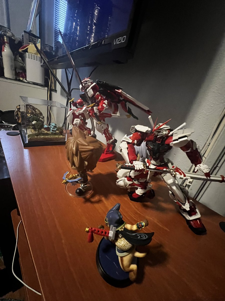 MadHatterNvrSlp's tweet photo. Just sorta finished my first Master Grade #redastray #gunpla #gundam https://t.co/WJbMpnPe4v