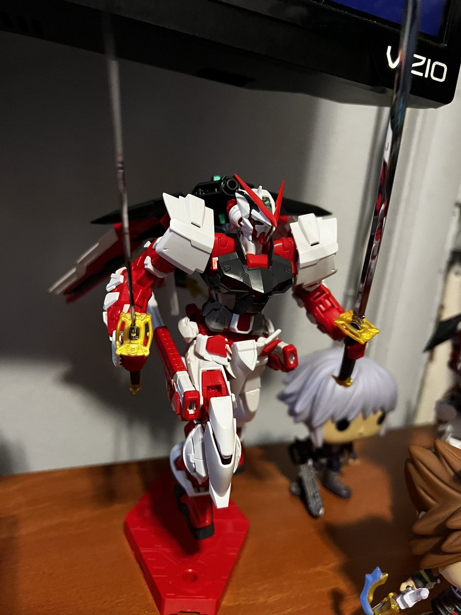 MadHatterNvrSlp's tweet photo. Just sorta finished my first Master Grade #redastray #gunpla #gundam https://t.co/WJbMpnPe4v