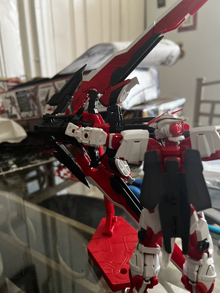 MadHatterNvrSlp's tweet photo. Just sorta finished my first Master Grade #redastray #gunpla #gundam https://t.co/WJbMpnPe4v