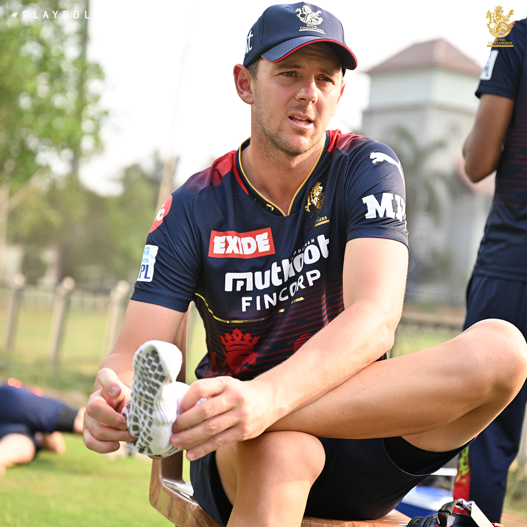 RCBTweets's tweet photo. Good morning from Josh Hazlewood &amp; @JDorff5. 😎🔥

Have a great Monday, 12th Man Army! 🙌🏻

#PlayBold #WeAreChallengers #IPL2022 #Mission2022 #RCB #ನಮ್ಮRCB https://t.co/EPw0a6sDqE