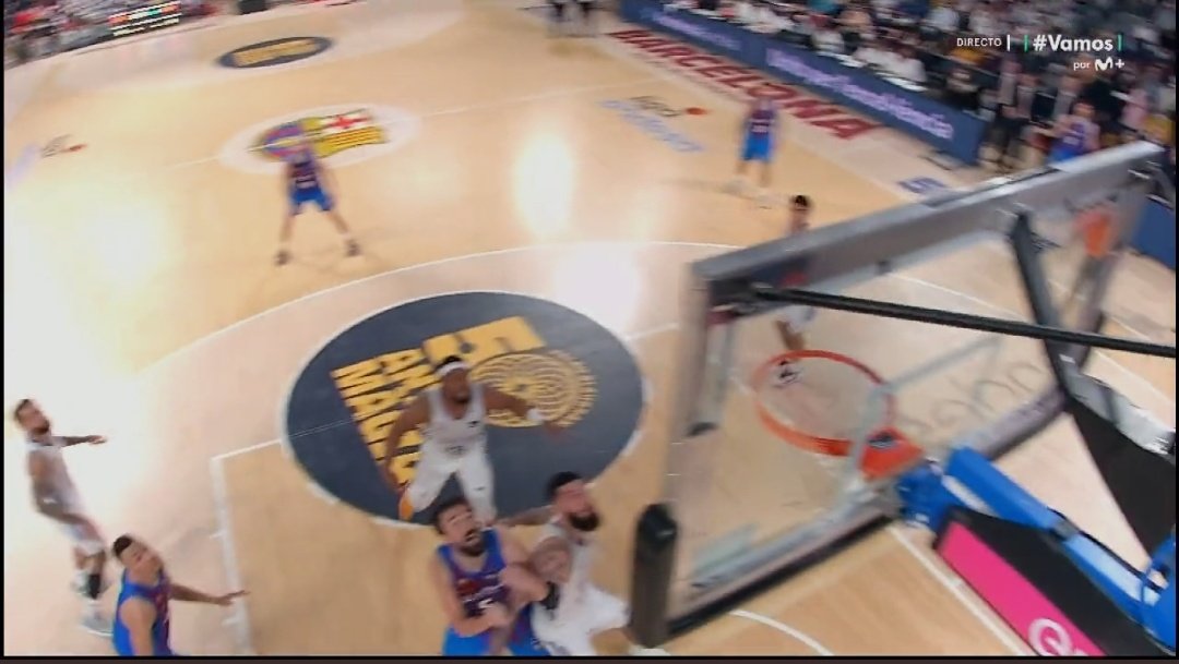 Bnew05's tweet image. Pues si, han pintado falta a Poirier!!! Te tienes que reír, no queda otra, LA MAGIA DEL PALAU!!!! 
El innombrable empuja con las dos manos a @albertoabalde6 y expulsan a los dos, un poquito más de MAGIA CULER!!!