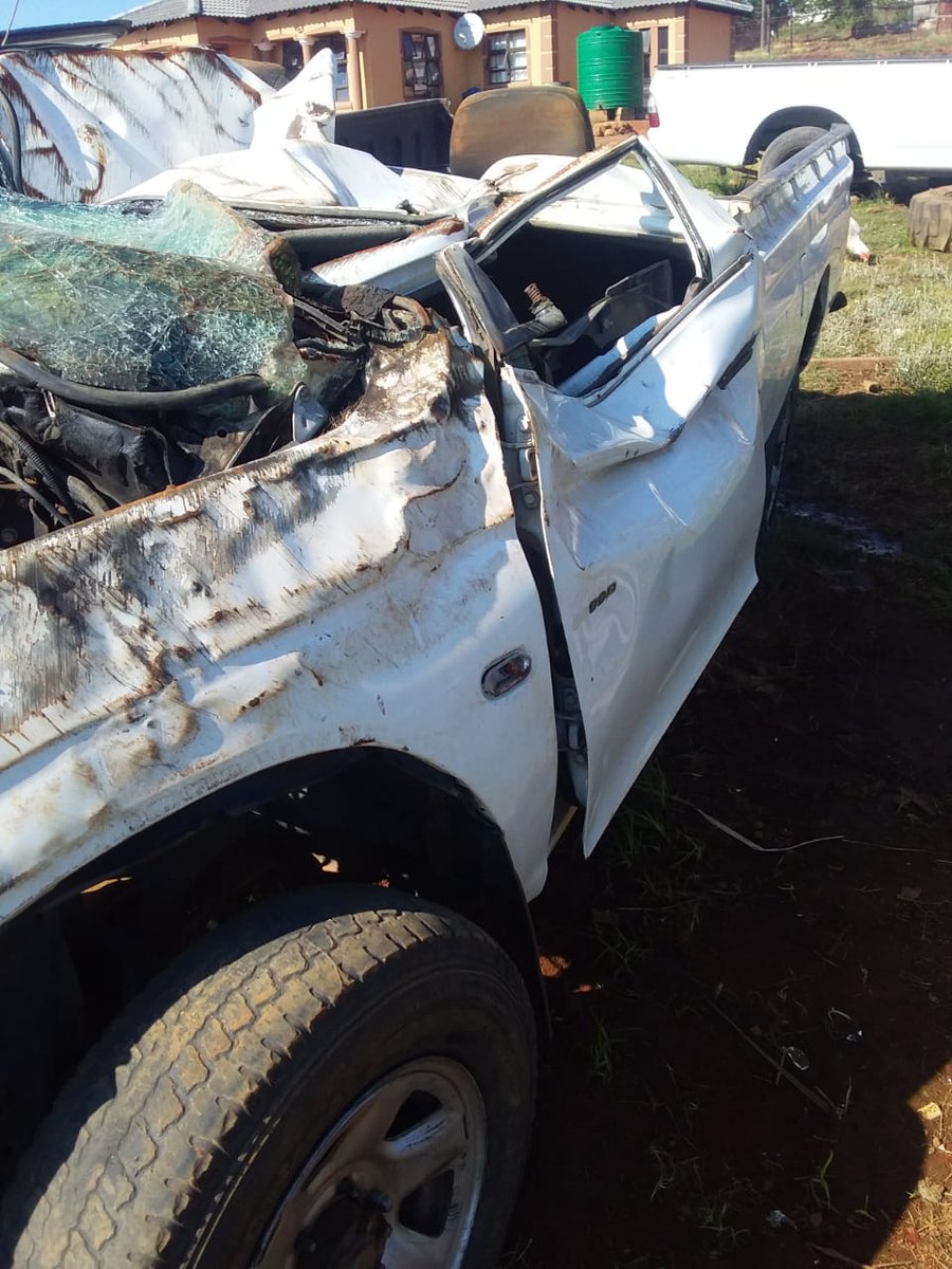 TheRealLungisa's tweet photo. Accident alert 🚧🔥📢📢📢
Can any accident specialist give me a assessment based  on these pictures?
#whathappend https://t.co/WOHEkvdhlq