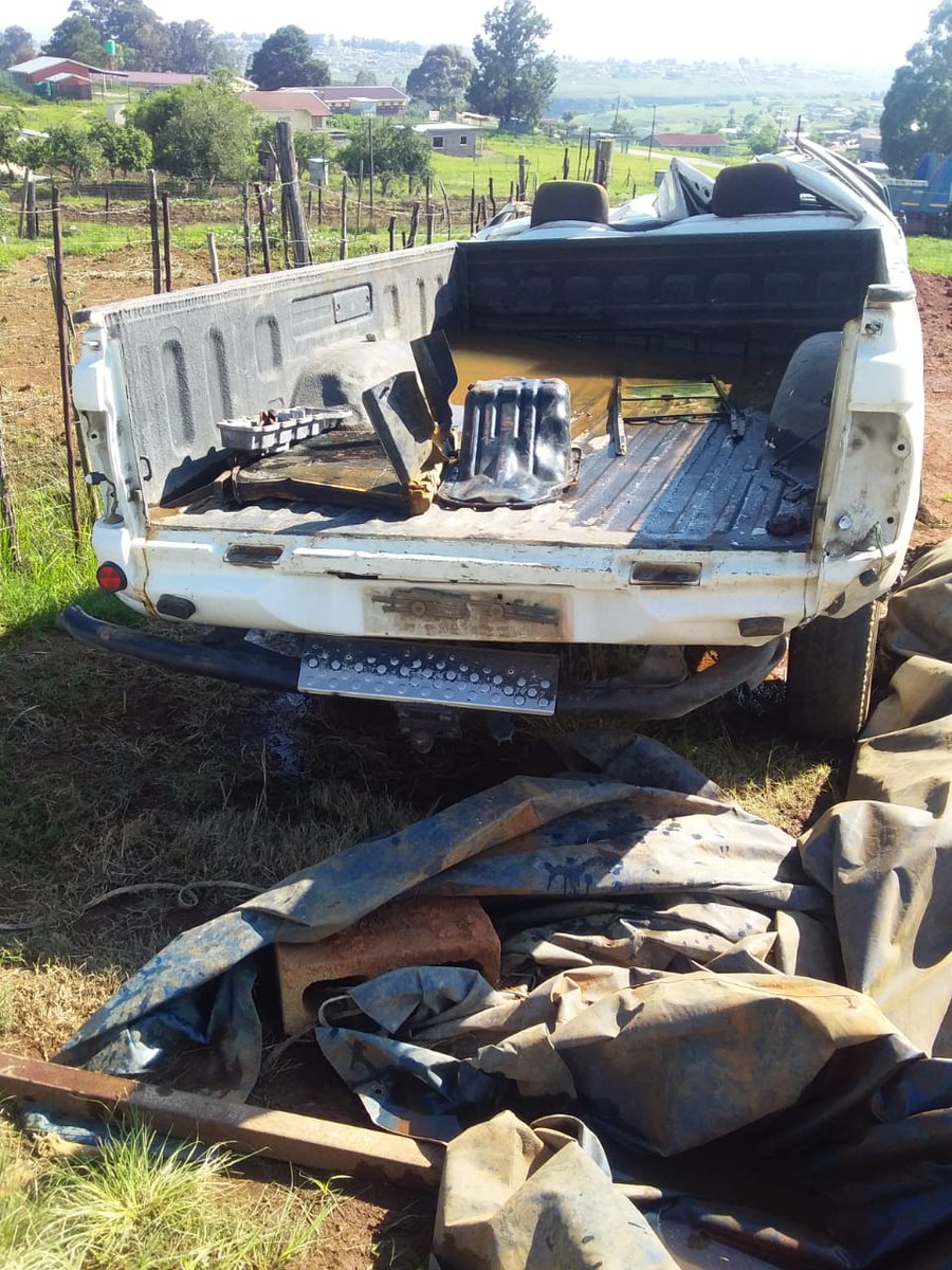 TheRealLungisa's tweet photo. Accident alert 🚧🔥📢📢📢
Can any accident specialist give me a assessment based  on these pictures?
#whathappend https://t.co/WOHEkvdhlq
