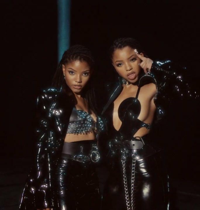 Hourly Chloe x Halle ˣ (@hourlysiren) on Twitter photo 