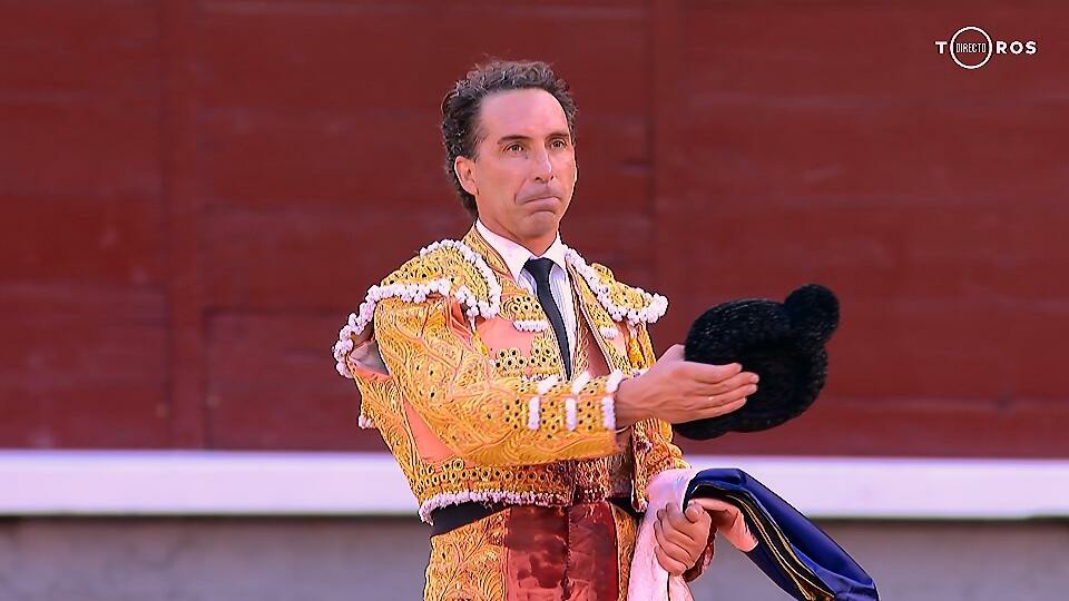 Máximo respeto a un torero q no goza de oportunidades y hoy ha salvado la papeleta de forma muy digna <a href="/alvarodelacalle/">alvaro de la calle</a>