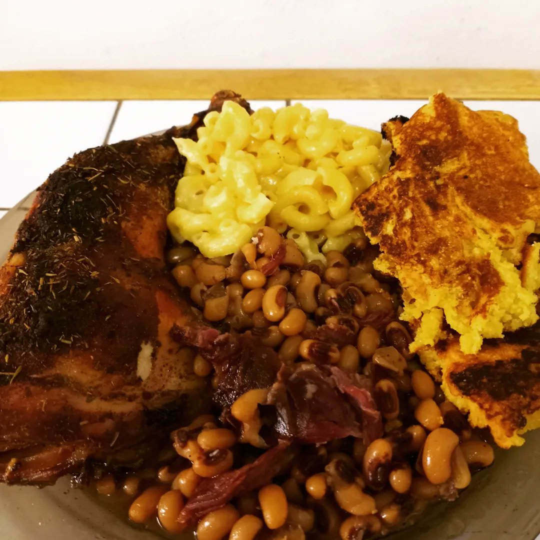 Cooking_vanessa's tweet photo. Turkey mushroom sweet Italian sausage lasagna, blackened chicken,  black eye peas,  macaroni and cheese, hot water cornbread  #FoodieBeauty #foodblogger #Foodie #foodphotography https://t.co/dQm7Rhvbh4