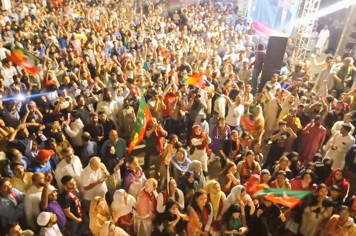 Alisid00's tweet photo. The venue needed to be bigger in Karachi. Jagga Kam parr gai hai!
#karachi #ImportedGovtNotAcceptable                                               #Millennium Mall https://t.co/Dzn0tlYzeX