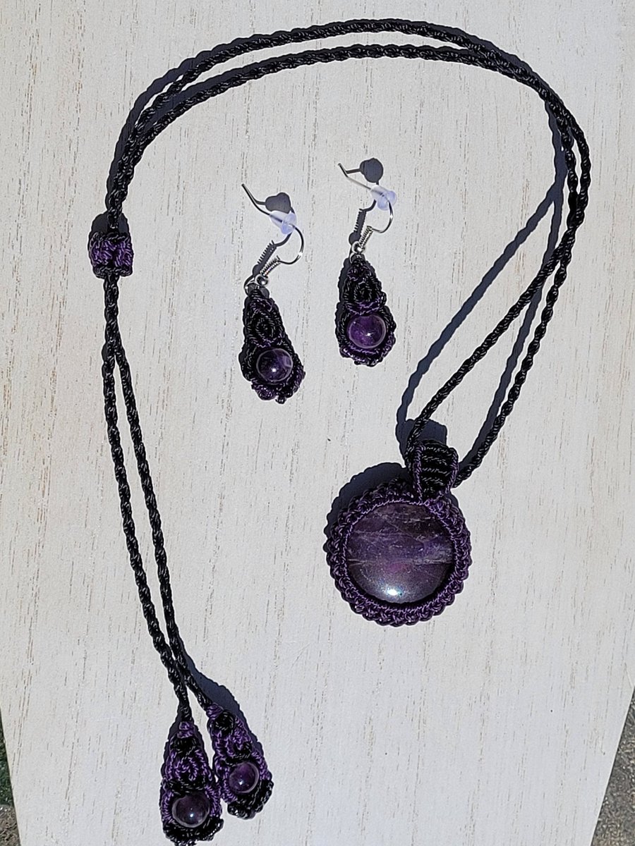 MorriganMachine's tweet image. Just a sneak peek at what's hitting the shop TONIGHT!!

Etsy.com/shop/TheMorrig…

#crystals #macrame #necklace #crystaljewelry #satinspar #selenite #moonstone #lapislazuli #amethyst #witchcrafting