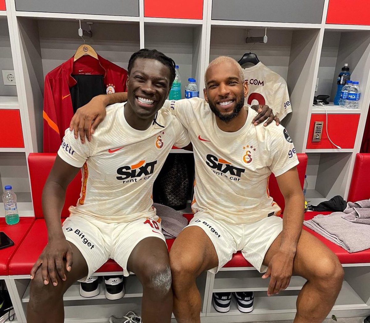 Torrent fan'lar nasıl gidiyor ? Neyse biraz daha bekleyelim seneye Pep'in oyununu oynayacakmisiz.. Bir de bu adamın ciddi PR'ını yaptılar kaç gündür gerçekten yazık günah. Bunu yapan kimse ciddi Galatasaray düşmanıdır.