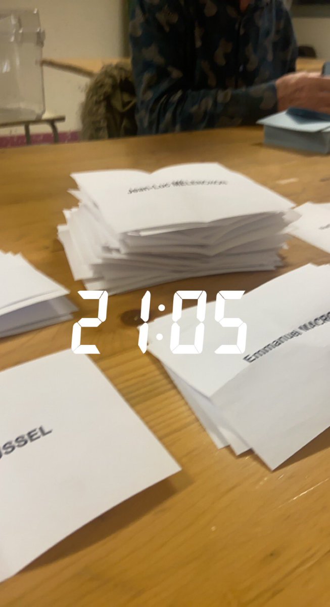 Voilà la triche je suis encore entrain de dépouiller qu’il y as déjà les résultats. Mais c quoi ce pays ? Ils font déplacer les gens pourquoi au finale et parler dans nos oreilles pendant des mois pourquoi  ? #Election2022
