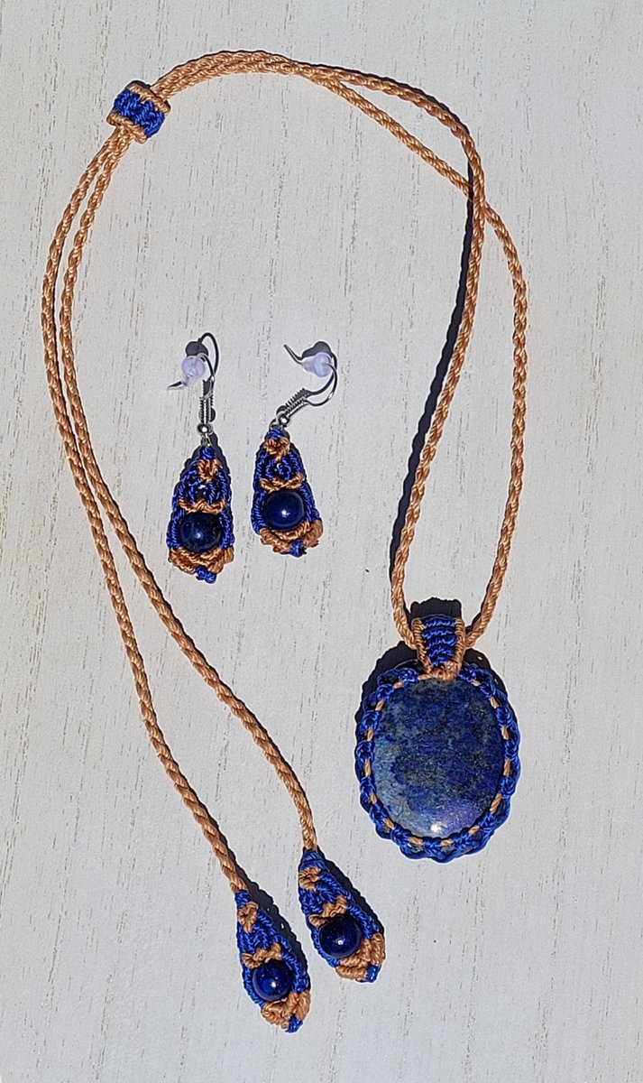 MorriganMachine's tweet image. Just a sneak peek at what's hitting the shop TONIGHT!!

Etsy.com/shop/TheMorrig…

#crystals #macrame #necklace #crystaljewelry #satinspar #selenite #moonstone #lapislazuli #amethyst #witchcrafting