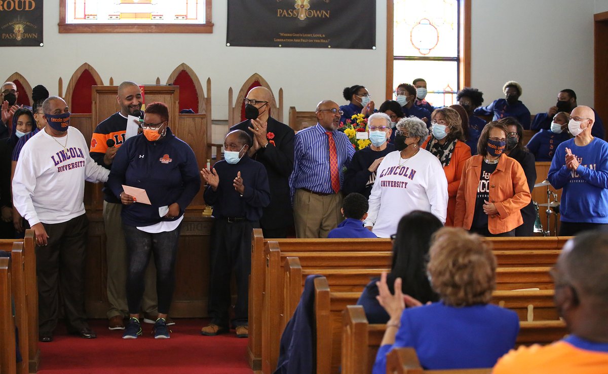 LUL1onsAthletic's tweet photo. Words can't properly describe the amount of gratitude we have for @FBCopTrustees for honoring @LUL1onsWBB and their generous donation to the athletic department #LUPr1de #ProtectThePr1de #PasstownProud https://t.co/VlgVSz2nbx