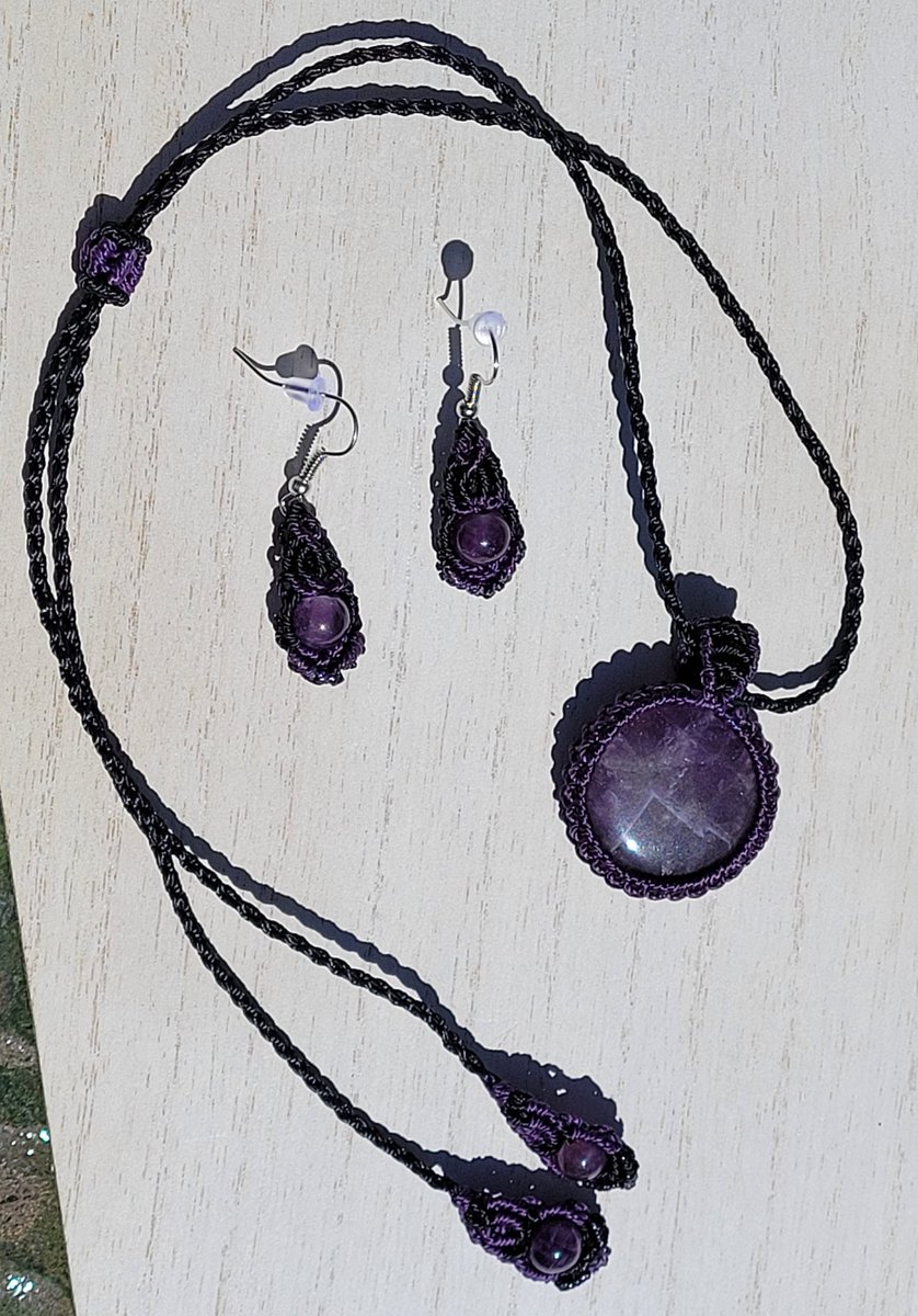 MorriganMachine's tweet image. Just a sneak peek at what's hitting the shop TONIGHT!!

Etsy.com/shop/TheMorrig…

#crystals #macrame #necklace #crystaljewelry #satinspar #selenite #moonstone #lapislazuli #amethyst #witchcrafting