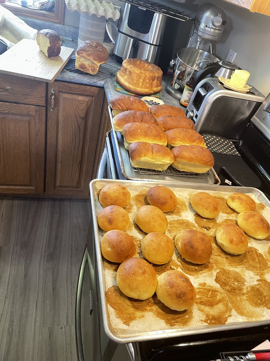 Brightlineloser's tweet photo. It has risen indeed… (and no, I won’t be eating any of this delicious #nmf ) #paska #easterbread #mennonite https://t.co/dMhp0If4mM