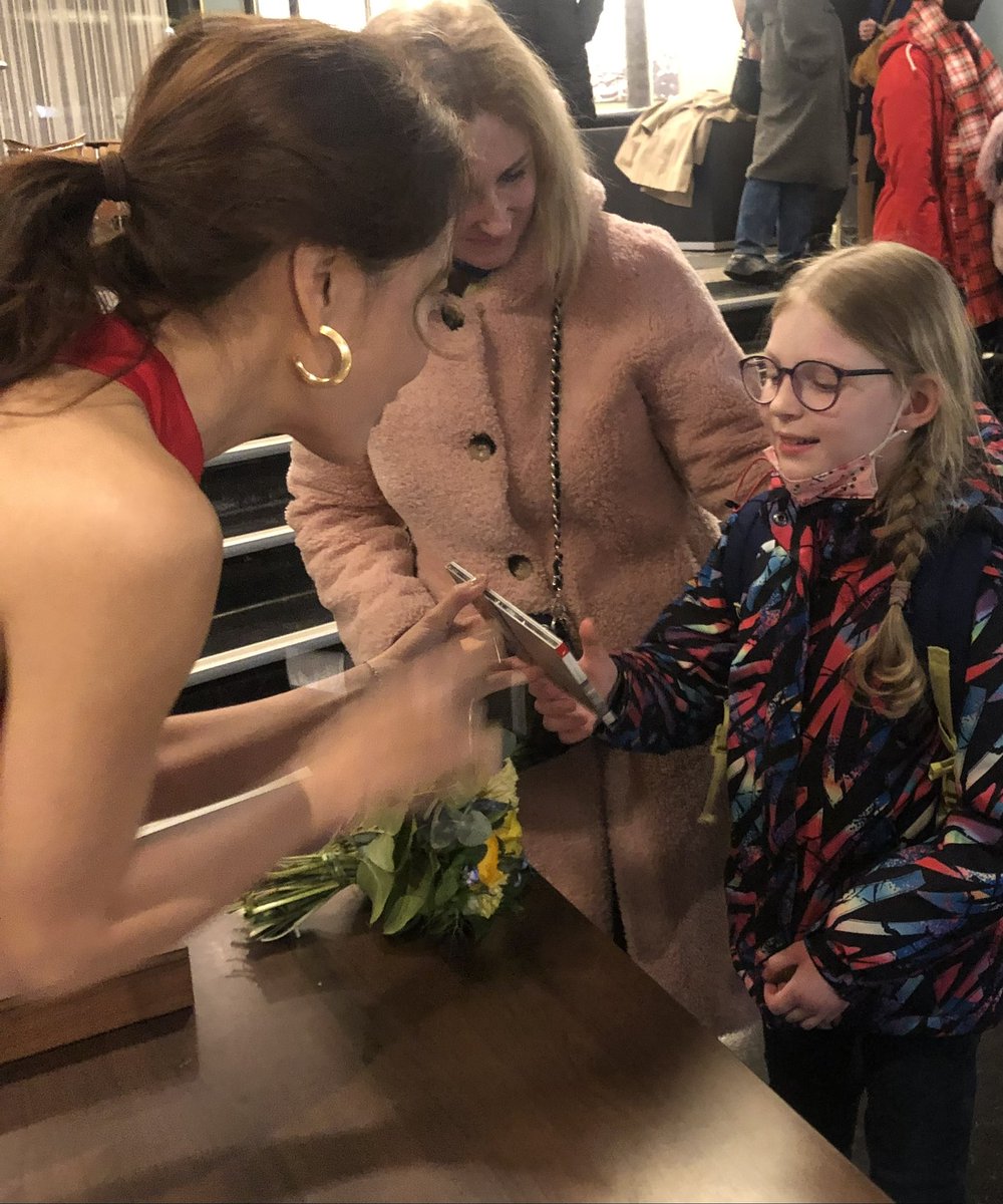 This little girl  moved from Odessa🇺🇦 to Stuttgart🇩🇪 a month ago and came to the #benefitconcert at Mozartsaal Liederhalle in Stuttgart last Friday. Thanks to #MusicaStiftung for organizing this meaningful event and also for the fundraising. We’re all here to help each other.