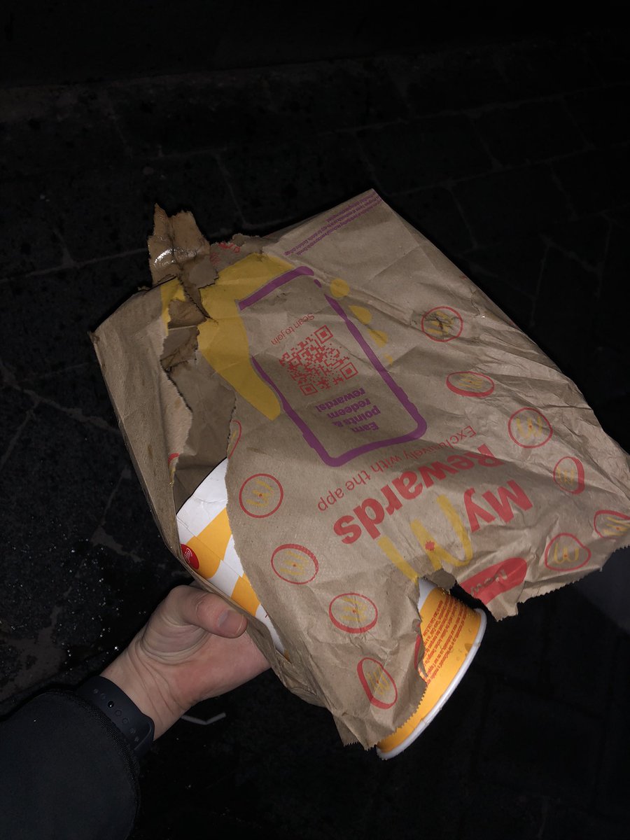 i’ve never seen a mcdonald’s bag this bad at being a bag