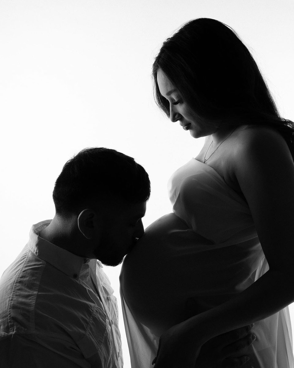 _mar_issaa_'s tweet photo. Two years ago I told my friends this guy was my baby daddy just joking. Lol Now here we are! Just became home owners and our last weekend as just us two , before our daughter makes her arrival.  Beyond blessed ❤️ https://t.co/FSEd5wvrny