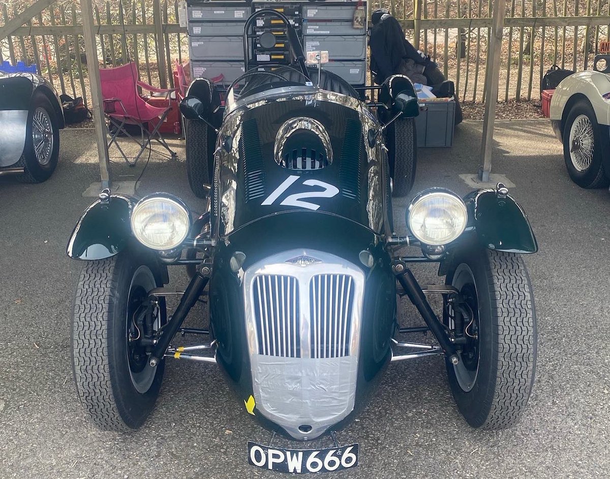 NutleySports's tweet photo. Another glorious day at the Goodwood 79th Members Meeting made extra special with a very enjoyable drive in a 1970's British icon.
#grrc #goodwood #goodwoodmotorcircuit #goodwoodcircuit #goodwoodmembersmeeting #mm79 #timewarp #lowmileage #roversd1 #sd1 #nutleysportsprestige https://t.co/4ilGRr5Pub