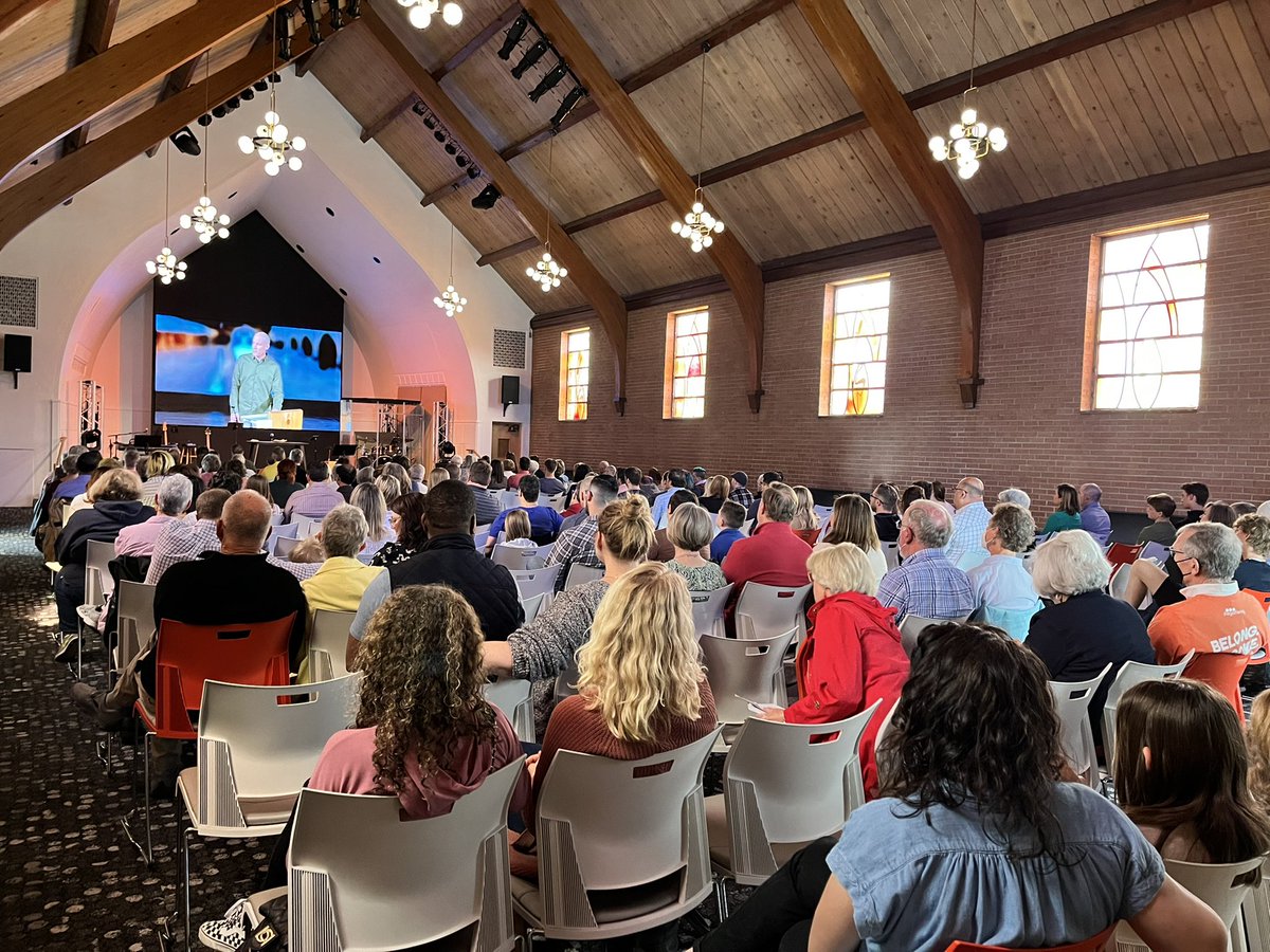 r_hebel's tweet photo. The sanctuary is full, and so is my heart. #gatheringnow #PalmSunday #holyweek #church #umc #beumc https://t.co/3zcK93UuuX