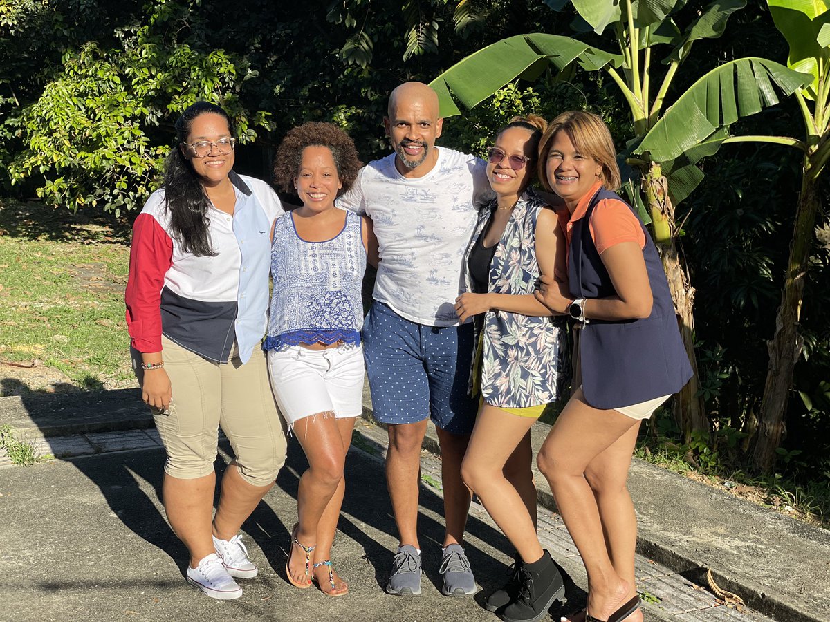 Raemcito's tweet photo. “Bendito eres entre todas las mujeres”.
#MisHermanas
@LiraPerdomo @MyrnaCambero @ameperdomozayas https://t.co/HDkTm6hiE8