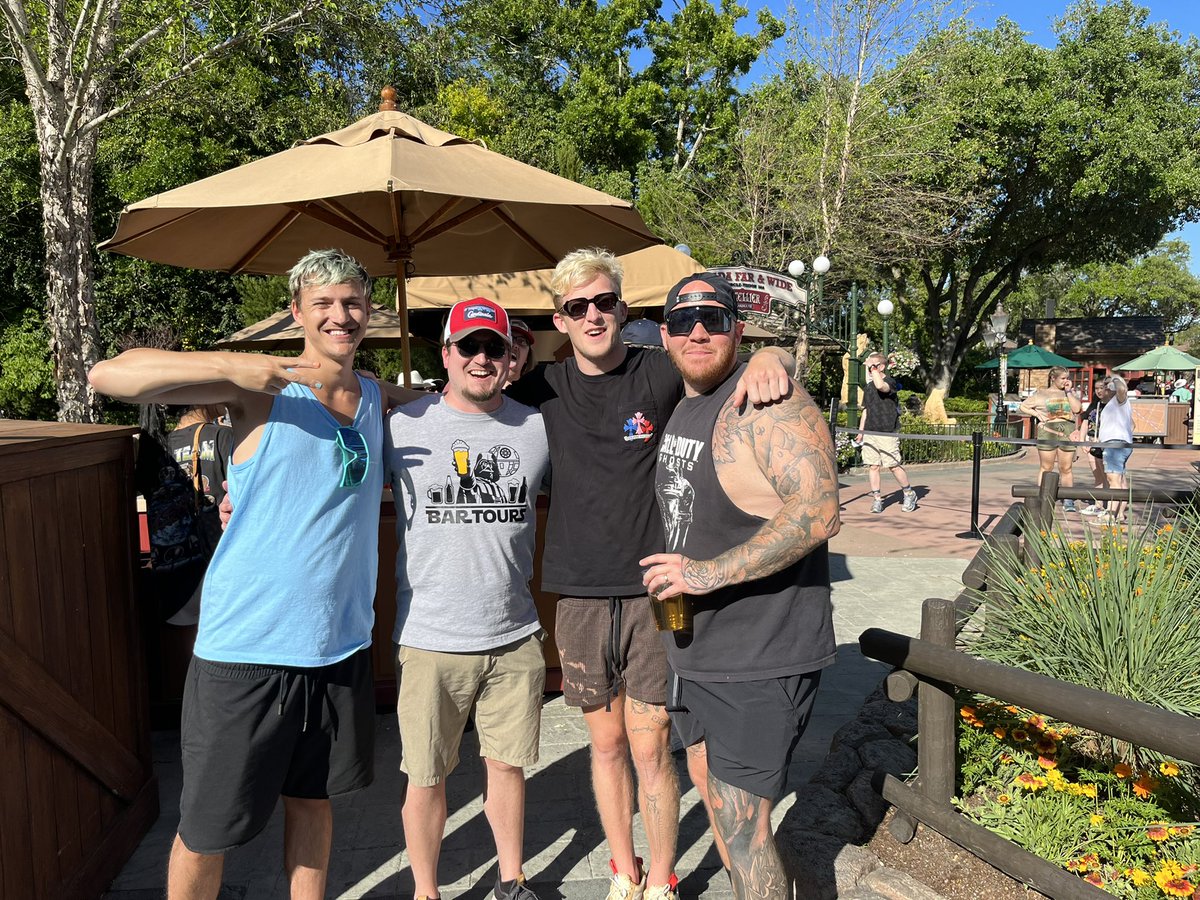 tuckerb03's tweet photo. Ethan met some legends today and I’m jealous @Tfue @timthetatman @Ninja https://t.co/kDqvaMOdaf
