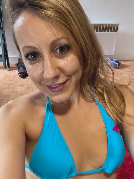 N&rsquo;oubliez pas que vous pouvez toujours voter pour notre 🎬! 😊🦋 ☺️ ⬇️⬇️⬇️ https://t.co/cFpRva2Ue8 https://t<a href="/tag/bumday"class="tags"><span>#bumday</span></a>