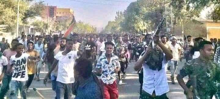 DhiirooGarbii's tweet photo. 🇪🇹Faanno fi Humni Addaa Amaaraa waliin ta'uun RIB karaa cufanii dhukaasan fuffunuunsuu jalqabanii jiru. #gobaz
       Ijoollen toophiyee wal dhabuushiiti. https://t.co/GMme6jnWlI