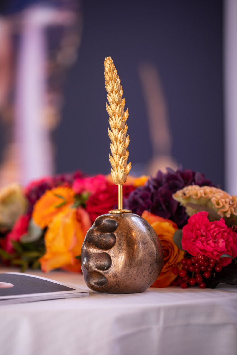 While we are receiving applications from across the globe for the 2022 edition of Luxury Innovation Awards, Roger Pfund, the trophy designer, shares his inspirations for the trophy. 
Read more on our website.
Apply now: lnkd.in/dEUFhspz
Deadline: 01 May 2022