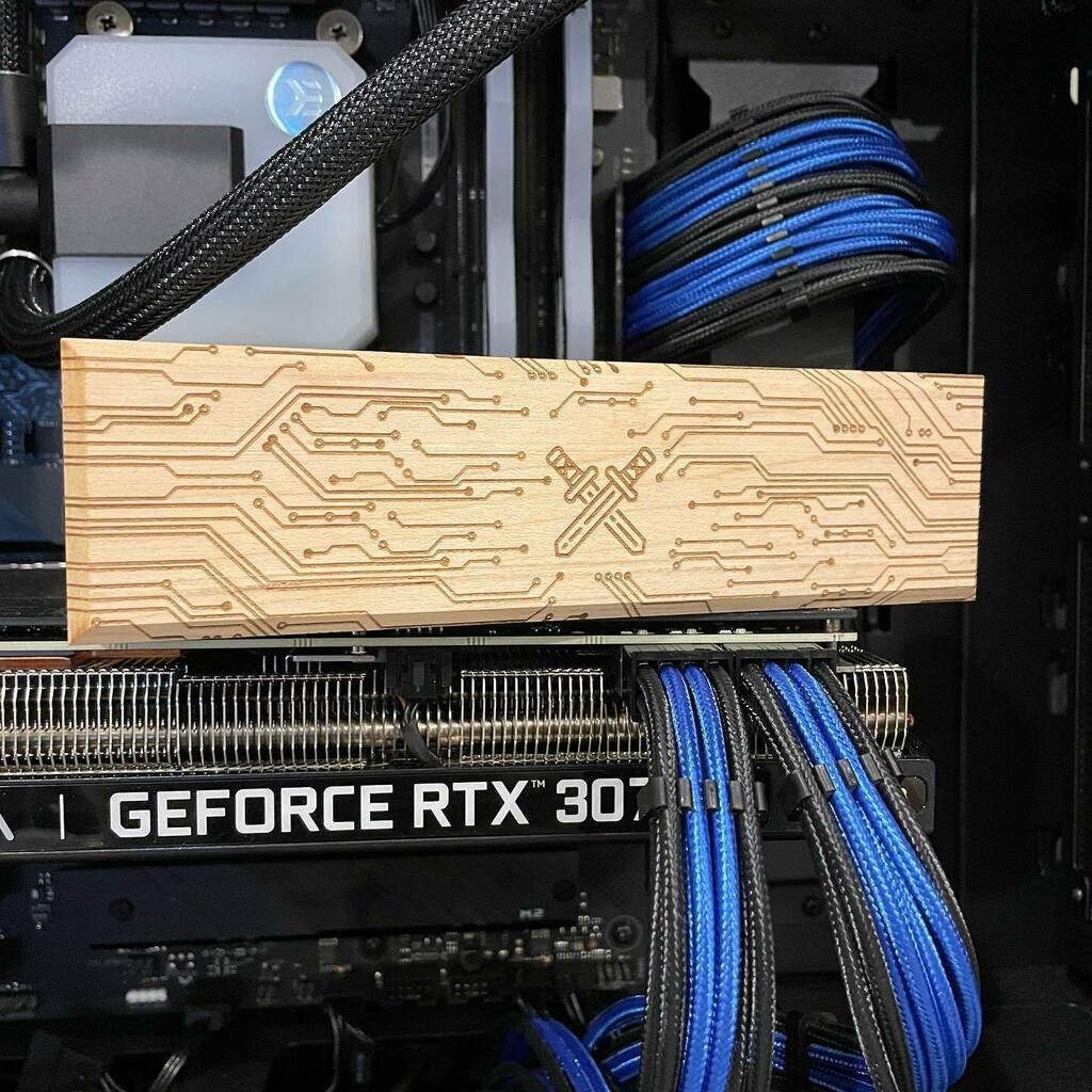loottables's tweet photo. Slim Vaults are FINALLY IN THE SHOP so let’s do something fun. Let’s do a little giveaway! Like this post &amp; tag 3 friends for a chance to win this LAST OF ITS KIND Maple Slim Vault with the Circuit full lid laser engraving option! 
.
Contest closes Wedne… https://t.co/GRedXuILvL https://t.co/MhEsRszAV6