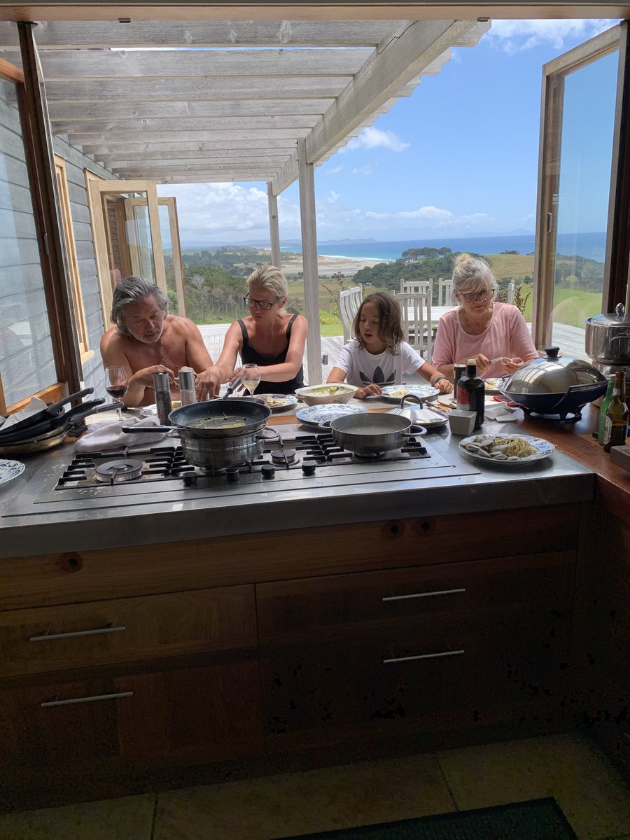 AnneThorpNZ's tweet photo. @DanRather Feeding people at my kitchen window gives me great joy 
Pakiri NZ https://t.co/wgDF2mxwZM