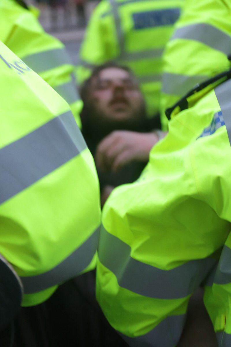 XRphotos's tweet photo. BREAKING NEWS: 10.04.22 - April Rebellion, Day 2, Vauxhall Bridge/Vauxhall Cross. 

Photo credits: AC, Andrea Domeniconi, Gareth Morris, Denise Louise Baker

https://t.co/BmyVPedW6l https://t.co/8uP7tmp8EL