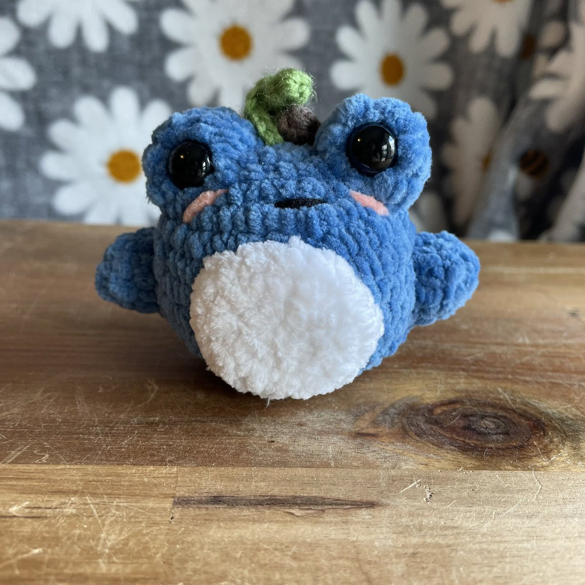 MuchPlush's tweet photo. 🍑🫐Fruity Themed Friends!🫐🍑 

Blueberry bear, peach frog and blueberry frogs are now available on my Etsy! Love how these cuties came out and I’d love to make more for people! They’re all handmade and made to order🥰🫐🍑

🍑https://t.co/zheN6vjwfe🍑 https://t.co/BQBWnPZ25q