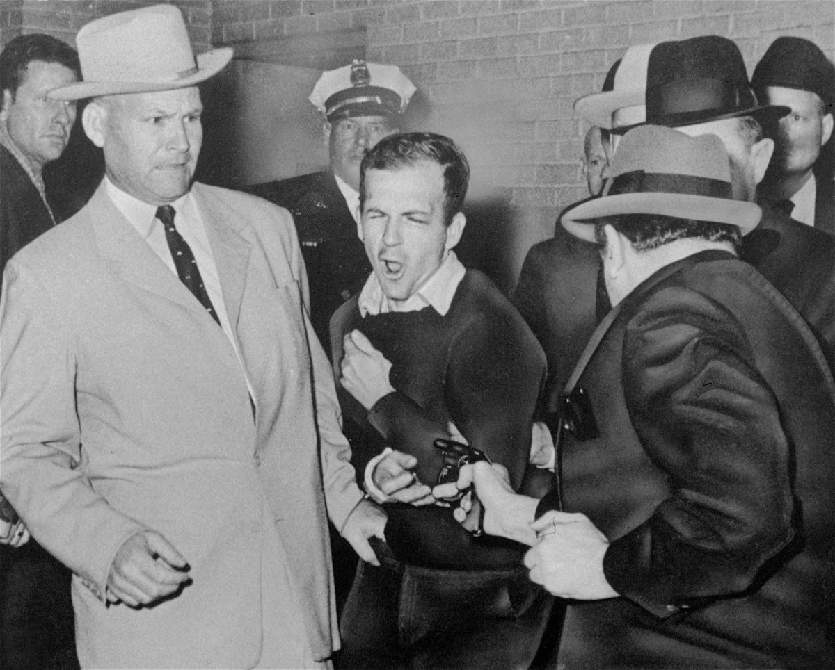 ampol_moment's tweet photo. The suspect arrested for the assassination of JFK, Lee Harvey Oswald, is murdered by Jack Ruby on live television. (1963) https://t.co/MfdwTMlsCt