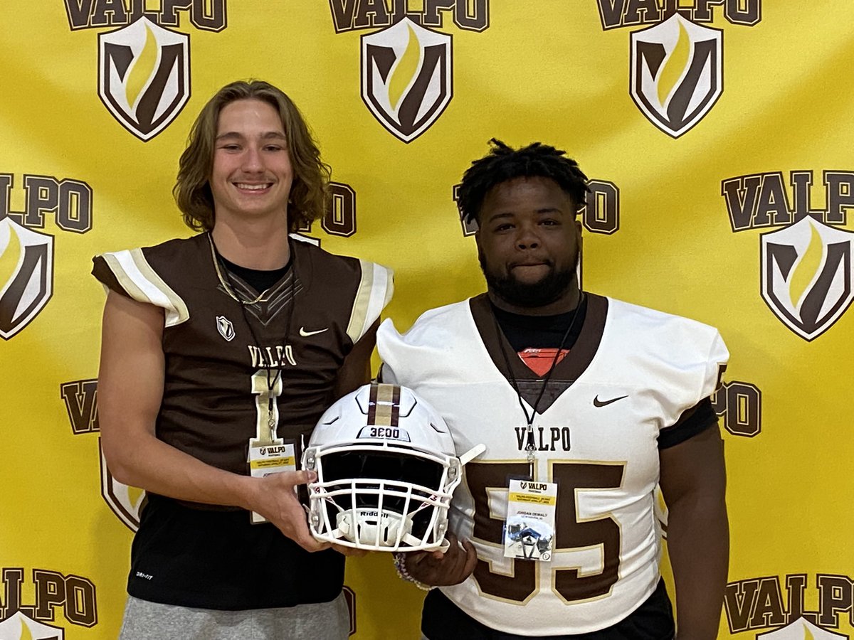 jordanD324's tweet photo. Had a great time at @valpoufootball yesterday!! Thank you for the invite @paytheprice619 !! @nhbulldogs @JordanALee23 @nhhsbulldogsfb https://t.co/p1BgRlsFe7