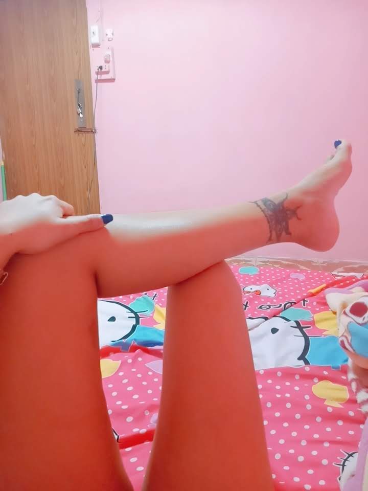 jitti28's tweet photo. เมื่อผมไม่ได้อยู่บ้าน3วันเลยทักหาเมีย
ผม: ทำไรอยู่
เมีย: เมียเลยส่งรูปมาแล้วบอกว่ากำลังรอผู้ชายมาหา ถอดกางเกงรอแล้วนิ 3วันจะเอาไห้ถุงยางนี้หมดเลย5555
ผม: จะรอดู
คิดว่าหมดไหมครับทุกคนน https://t.co/YwemWtgBTM