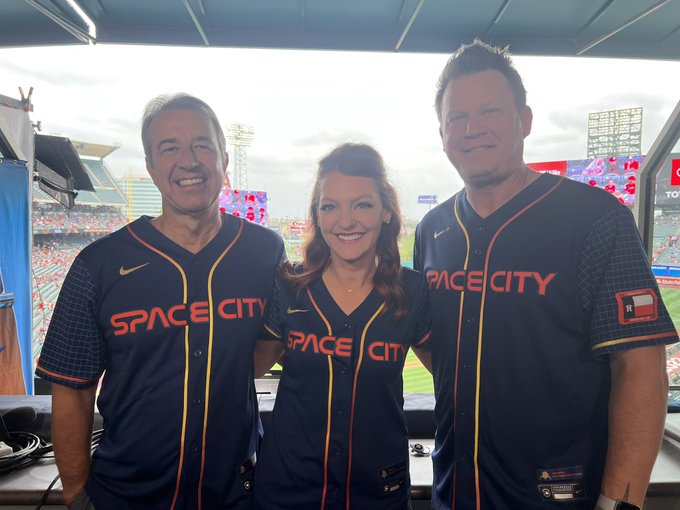 FQAe1KoaAAENkZh?format=jpg&name=small