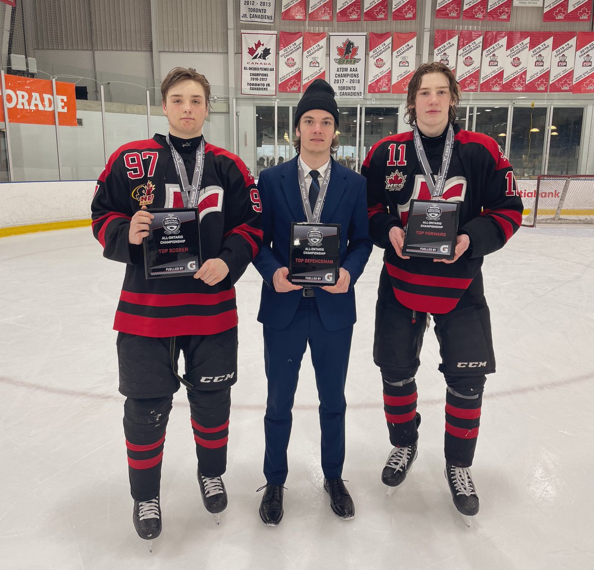 Special congratulations are in order to three of our players who were recognized with individual awards at the 2021/22 Central Canadian Championships..

Top Scorer - Luke Posthumus 

Top Forward - Cole Beaudoin

Top Defenceman - Nick Larkin

#RaiderPride