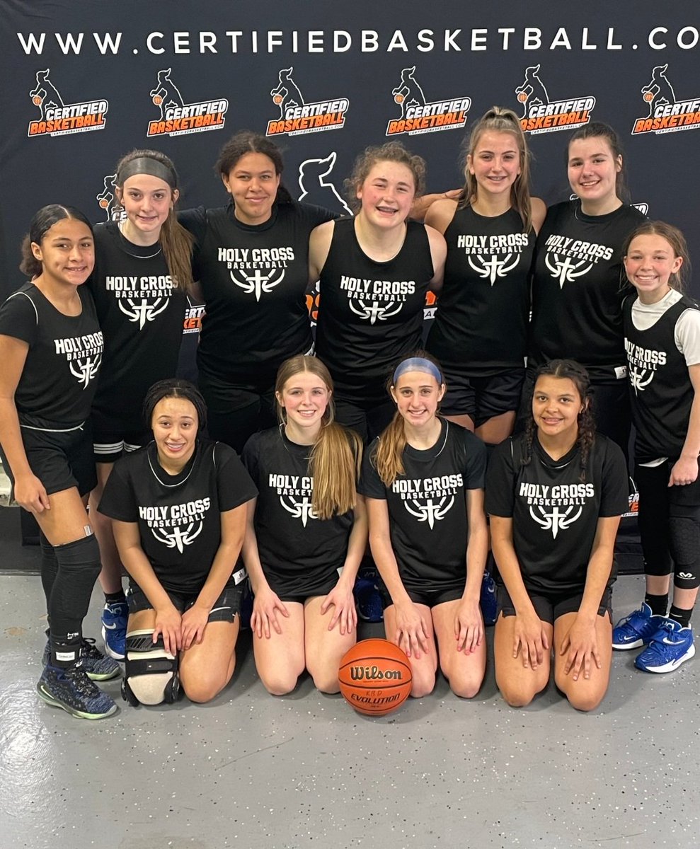 Claire_R_2026's tweet photo. Proud to share the court with these ladies! KBD=FAMILY #kybluedevils #kbd #kentuckybluedevils #2026 #hoist #ivlevelhydration
#basketball #girlsbasketball #exposurebasketball #collegerecruiting #girlgoals #collegebasketball #collegehoops #hoops #basketballislife https://t.co/29H9d4WuPK
