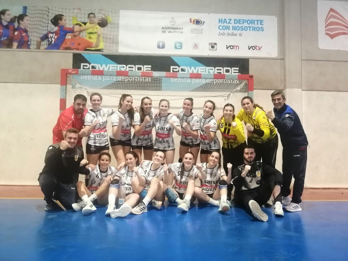 pacoperezg's tweet photo. Victoria en Valencia y +2. #FinDeTemporada y mucho mas que un simple buen balance. #TheLastDance #Eternas #GraciasPorTodoAtodas #divisionhonorplatafemenina https://t.co/GS7CZkTMdD