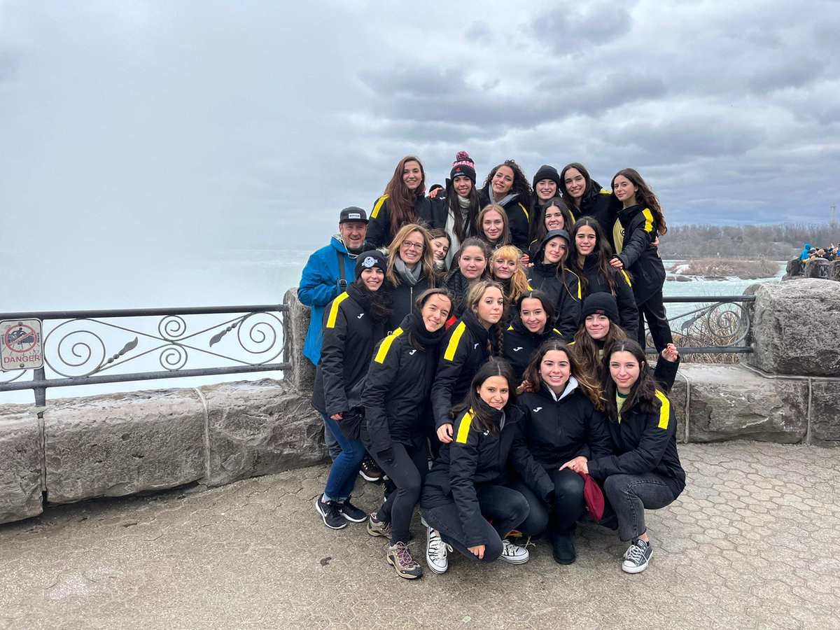 SynchroSpain's tweet photo. Hoy tocaba día de turismo para el @teamfusionspain🇪🇸, premio merecido después de una dura temporada y de finalizar la competición. Vamos equipo⛸️!!
Y esta noche regresa a Madrid el grueso del equipo.
@laneverahielo @JomaSport @fedhielo @FMDInv @Hieloespanol @PalomadelrioTVE https://t.co/FdJOjS6XCl