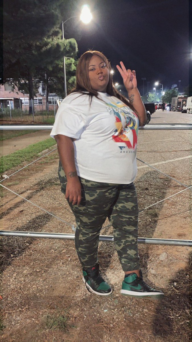 DiaaSymone's tweet photo. Thanking God On This Lovely Day For Making My Legs Go With The Rest Of My Body‼️ I wouldn’t know what to do if I had small legs and a big upper body‼️Thank God I’m pleasantly plumped all around ❤️ https://t.co/VteHIYCfl2