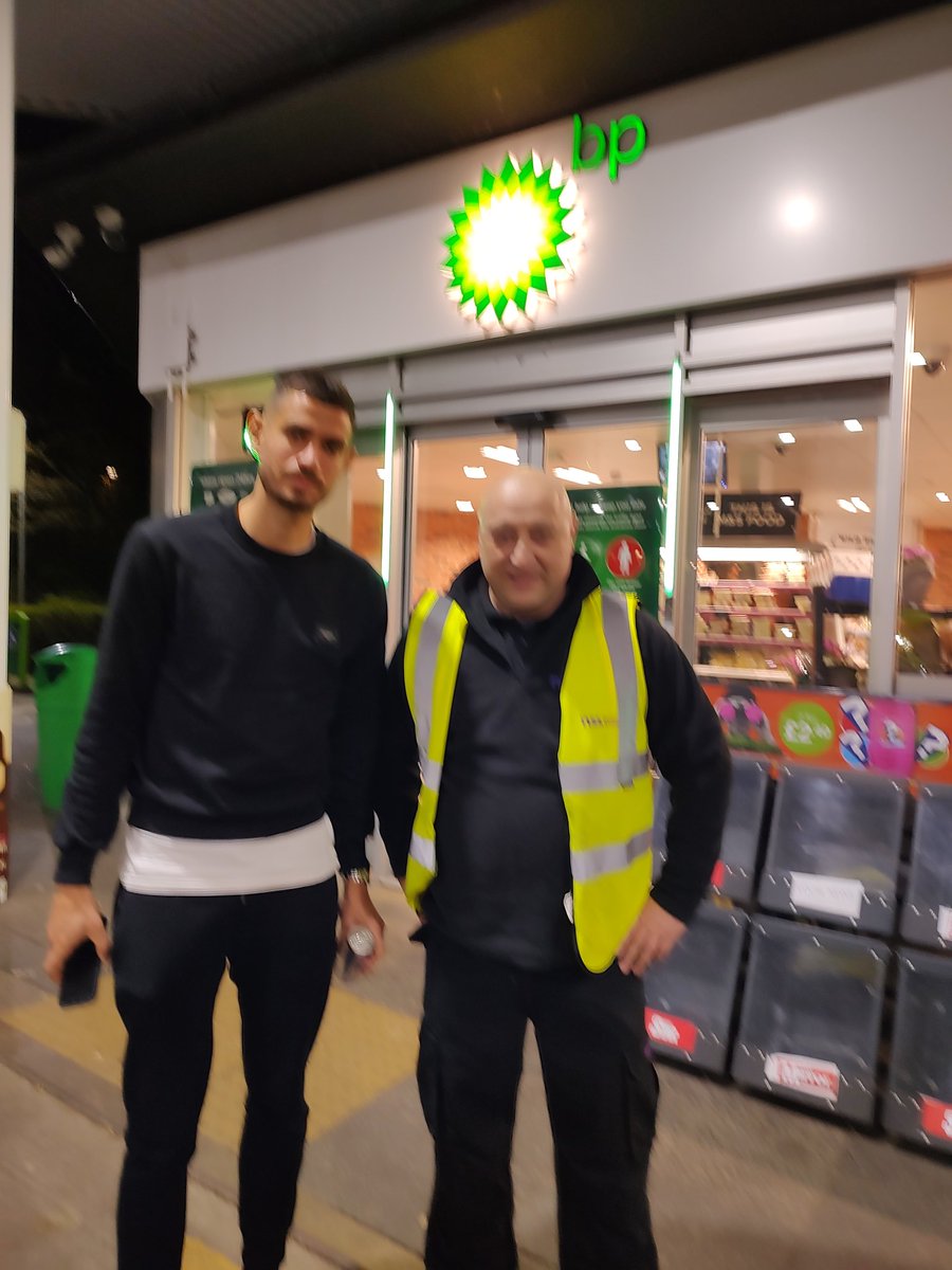 67fenianbhoy's tweet photo. Just met the big man at Lockerbie wee Abada was there aswell but he was away for a shite 🍀 https://t.co/KboqdJPb3p